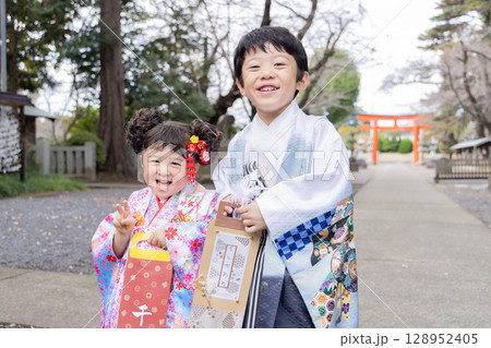 七五三の兄妹 七五三の兄妹 128952405