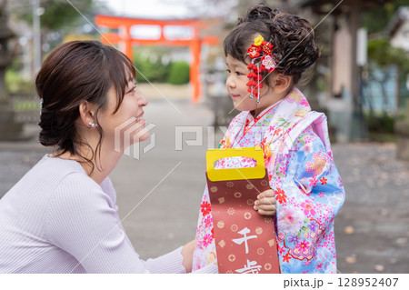 七五三　親子 128952407
