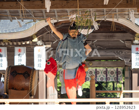 弥彦燈籠まつりの彌彦神社　里神楽 128952623