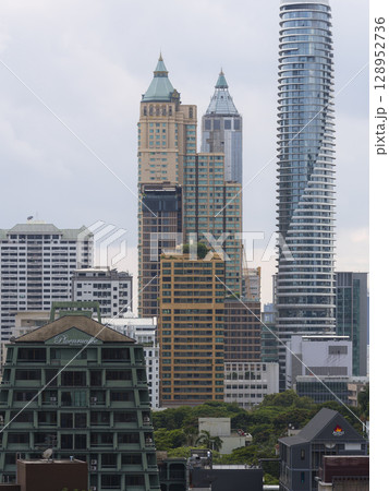 タイ・バンコク中心部の高層ビル群 / Bangkok, Thailand 128952736
