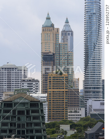 タイ・バンコク中心部の高層ビル群 / Bangkok, Thailand タイ・バンコク中心部の高層ビル群 / Bangkok, Thailand 128952737