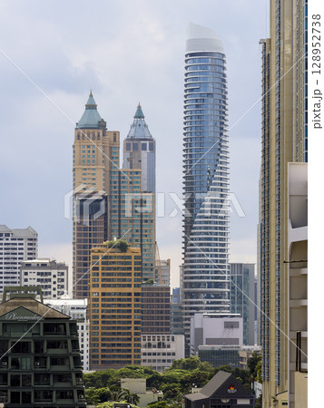 タイ・バンコク中心部の高層ビル群 / Bangkok, Thailand タイ・バンコク中心部の高層ビル群 / Bangkok, Thailand 128952738