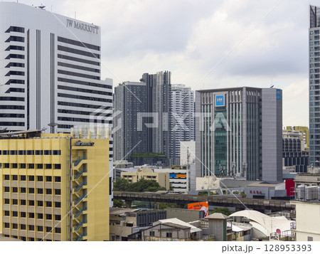 タイ・バンコク中心部のビル群 / Bangkok, Thailand 128953393