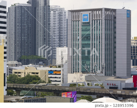 タイ・バンコク中心部のビル群 / Bangkok, Thailand 128953396