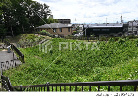 勝龍寺城跡　北側惣構　土塁・空堀　長岡京市 128954172