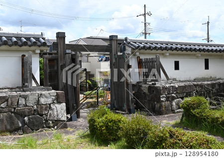 勝龍寺城跡 北側 城郭と門 長岡京市 勝龍寺城跡 北側 城郭と門 長岡京市 128954180
