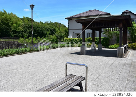 横浜市　阿久和川集いのまほろばの休憩所 128954320