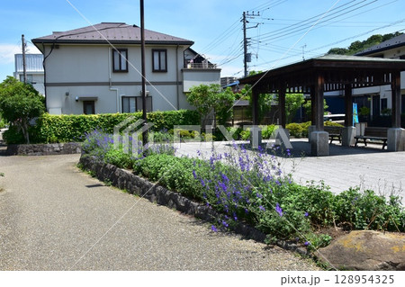 横浜市　阿久和川集いのまほろばの休憩所 128954325