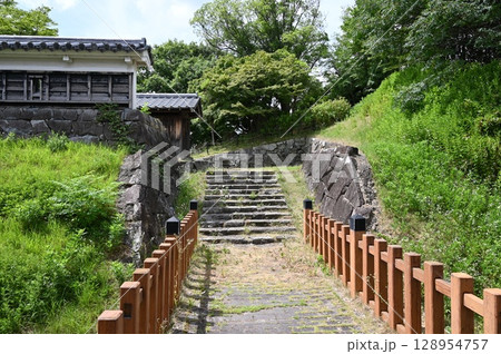 勝龍寺城跡 光秀が脱出した北門 長岡京市 勝龍寺城跡 光秀が脱出した北門 長岡京市 128954757
