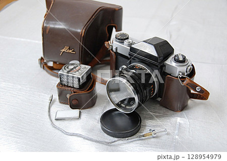 Retro vintage autique camera in JPN / 古いカメラ,撮影,カメラ 128954979