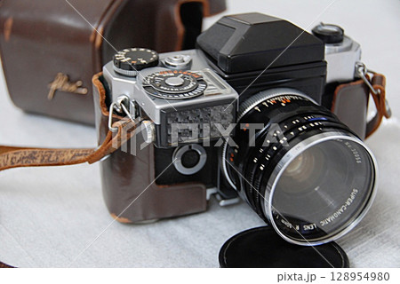 Retro vintage autique camera in JPN / 古いカメラ,撮影,カメラ 128954980