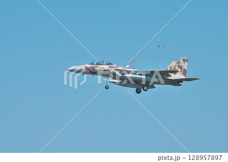 日米戦闘機共同訓練 128957897
