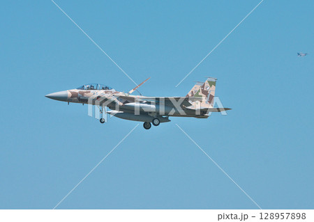 日米戦闘機共同訓練 128957898