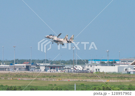 日米戦闘機共同訓練 128957902