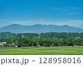東北新幹線車内から見る、夏の安達太良山 128958016