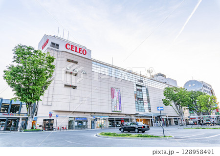 山梨県甲府市　快晴のJR甲府駅南口 128958491