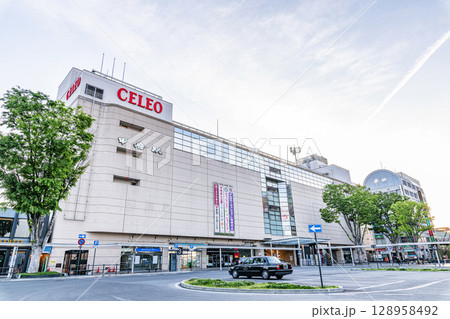 山梨県甲府市　快晴のJR甲府駅南口 128958492