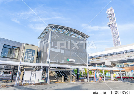 山梨県甲府市 快晴のJR甲府駅北口 山梨県甲府市 快晴のJR甲府駅北口 128958501