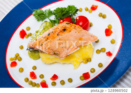 Trout fillet with mashed potatoes 128960502
