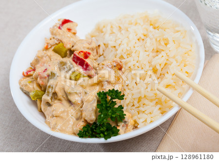 Chicken fillet red curry with jasmine rice 128961180