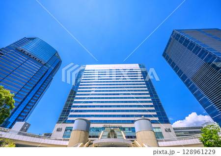 日本の東京都市景観 品川駅やオフィスビル群などを望む＝7月26日 128961229