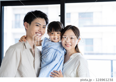 家族のポートレート 128961238