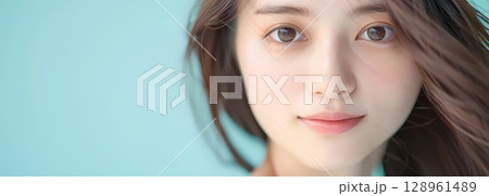 清楚できれいな女性のポートレート 128961489