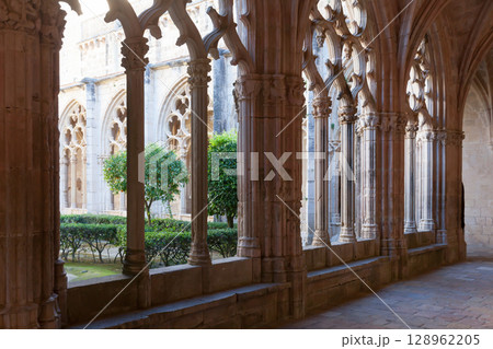 Vaulted arcade in cloister of Monastery of Santa Maria de Santes Creus 128962205