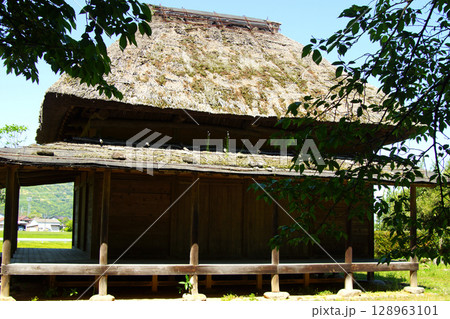 佐賀県嬉野市の観光スポット「和泉式部公園」 復元された古い建物 佐賀県嬉野市の観光スポット「和泉式部公園」 復元された古い建物 128963101