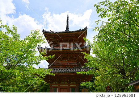 宝積寺 三重塔 一夜の塔 京都府大山崎町 宝積寺 三重塔 一夜の塔 京都府大山崎町 128963681