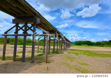 流れ橋　日本最長級の木造橋　八幡市 128964591