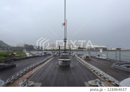 戦艦の船首 錨鎖甲板 (記念艦 三笠) 戦艦の船首 錨鎖甲板 (記念艦 三笠) 128964637