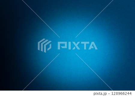 一部に光が当たった青色の背景 128966244
