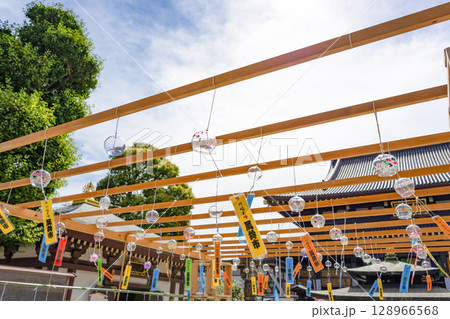 神奈川県川崎市　川崎大師の風鈴市　 128966568