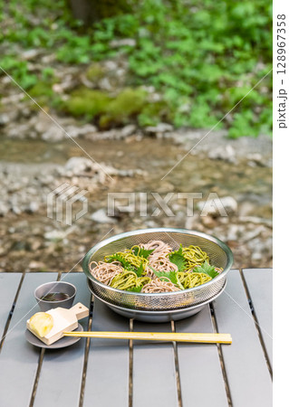 お蕎麦 Cold Japanese soba noodles on a summer trip お蕎麦 Cold Japanese soba noodles on a summer trip 128967358
