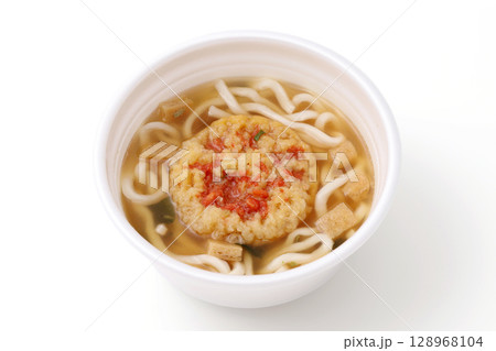 カップのかき揚げうどん 128968104