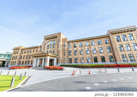 山梨県甲府市　山梨県庁別館 128968360