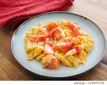 トマトと卵の炒め物 トマトと卵の炒め物 128973136