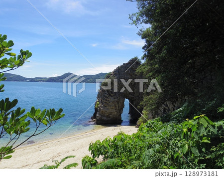 巌門(山口県大島郡周防大島町) 巌門(山口県大島郡周防大島町) 128973181
