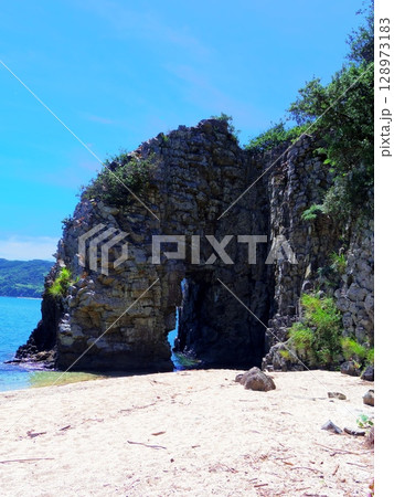 巌門(山口県大島郡周防大島町) 巌門(山口県大島郡周防大島町) 128973183