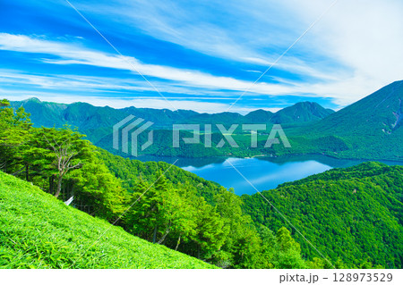 栃木県日光市 夏の季節を迎える奥日光の中禅寺湖と戦場ヶ原方面 栃木県日光市 夏の季節を迎える奥日光の中禅寺湖と戦場ヶ原方面 128973529