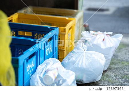 ゴミ置き場 ペットボトル 資源ごみ ゴミ置き場 ペットボトル 資源ごみ 128973684
