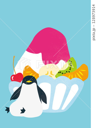 フルーツ盛りのいちごかき氷とペンギン 128973914