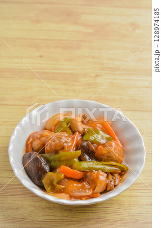 肉団子の甘酢あんかけ 128974185