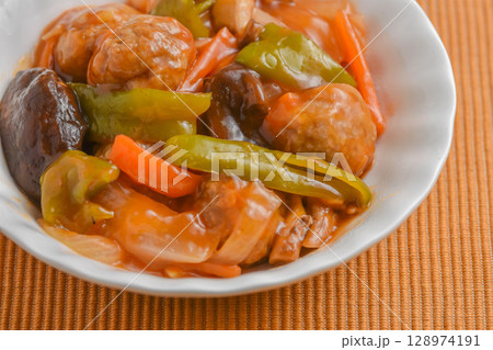 肉団子の甘酢あんかけ 128974191