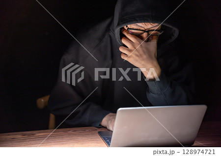 ネット犯罪　トクリュウ　犯罪 128974721