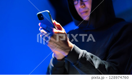 ネット犯罪　トクリュウ　犯罪 128974760