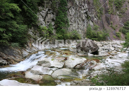 愛媛県　面河渓 128976717