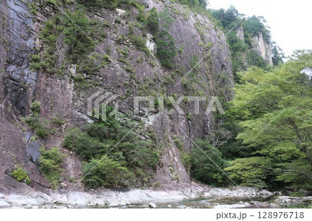 愛媛県　面河渓 128976718