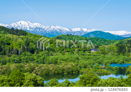 白川湖と飯豊連峰(5月) 白川湖と飯豊連峰(5月) 128976893